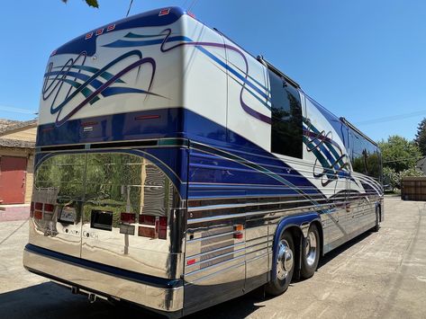 Prevost Bus, Bus Motorhome, Prevost Coach, Coach Bus, Buses For Sale, Luxury Motorhomes, Motor Homes, Bus Coach, Expedition Vehicle