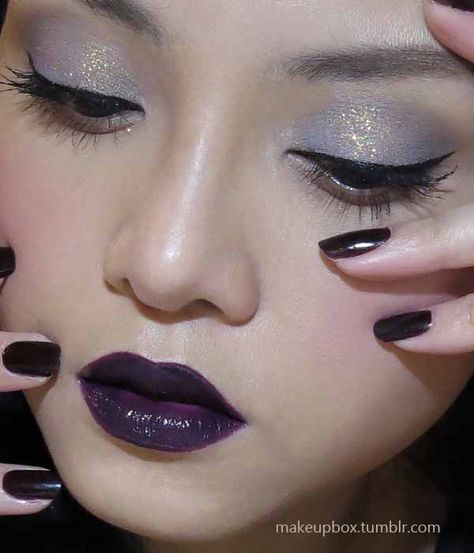 Maquillage On Fleek, Festival Make Up, Make Up Inspiration, Purple Lips, Purple Lipstick, Smink Inspiration, Black Lipstick, Beauty Make-up, Goth Makeup