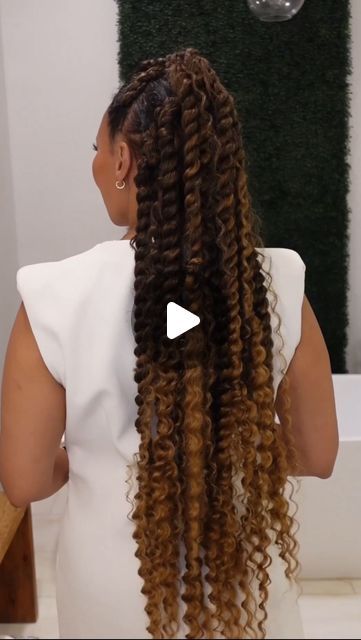 Jumbo Twists With Curls, Large Twist Braids Black Women, Big Twists For Black Women, Jumbo Plaits, Jumbo Boho Twists, Large Senegalese Twists, Jumbo Twist Braids, Medium Twist Braids, Trendy Braided Hairstyles