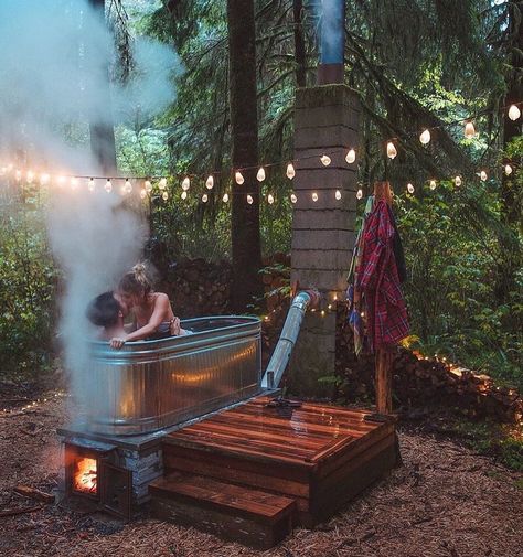 Glamping Activities, Diy Hot Tub, Outdoor Bathtub, Outdoor Bathroom Design, Outdoor Baths, Outdoor Tub, Tub Ideas, Outdoor Bath, Outdoor Bathrooms