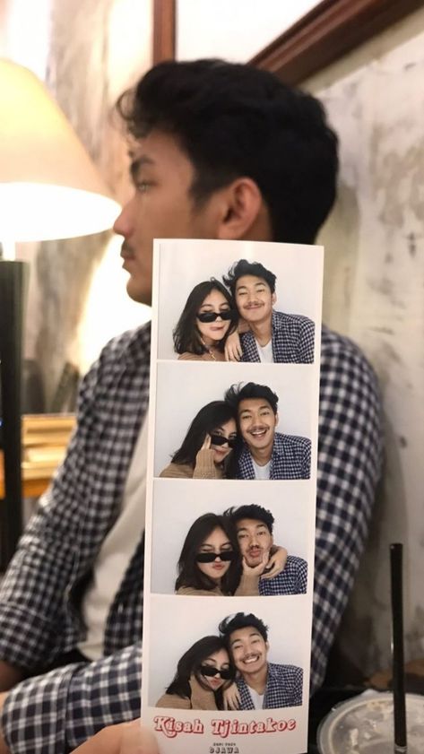 Snapshot Photobooth Couple, Gaya Photobox Couple, Photobooth Ideas Couple, Photobooth Ideas Pose, Photobooth Poses Couple, Photo Box Couple, Ide Photobooth, Photobooth Pose Ideas, Photo Box Couple Pose