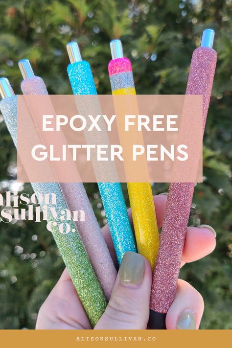 Making Pens With Resin, How To Epoxy Pens Diy, Uv Resin Glitter Pens, How To Make Custom Pens, Diy Glitter Pens Epoxy, Diy Ink Pens Ideas, How To Make Glitter Pens With Uv Resin, Making Pens With Beads, How To Make Glitter Pens With Epoxy