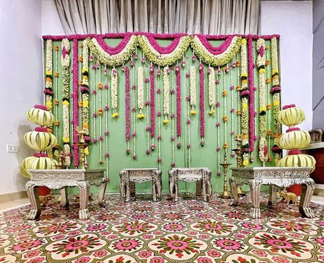 Pelli Kuthuru Function Sarees, Valaikapu Decoration, Decoration Ideas For Half Saree Function, Nalugu Decoration Ideas, Pellikuturu Decoration At Home, Nalugu Decoration, Pelli Koduku Decoration At Home, Pellikuturu Function Decoration, Sreemantham Decoration At Home