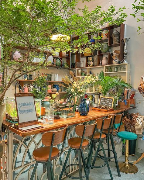 Tea Parlor, Ho Chi Minh City, Business Goals, Cafe Design, Coffee Shop, Beautiful Flowers, I Shop, Cafe, Restaurant