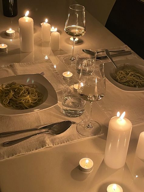 Romantic Candle Light Dinner Aesthetic, Date Night Dinner At Home Decor, Dinner Date Set Up, Date Table Set Up Romantic, Anniversary Dinner Ideas At Home Romantic, Bday Dinner At Home, Date Night Aesthetic Dinner At Home, Romantic Spaghetti Dinner, Dinner Candles Aesthetic