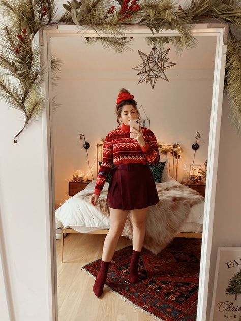 Christmas Outfit Midsize, Curvy Holiday Outfits, Curvy Christmas Outfit, Christmas Outfit Curvy, Christmas Outfit Plus Size, Chubby Style, Casual Sporty Outfits, Outfits Gorditas, Tennis Skirt Outfit