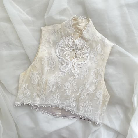 #vintage Vintage Blouse Outfit, Vintage Blouse, Blouse Outfit, White Outfits, White Blouse, Embroidered Lace, Sewing Clothes, Corsets, Floral Lace