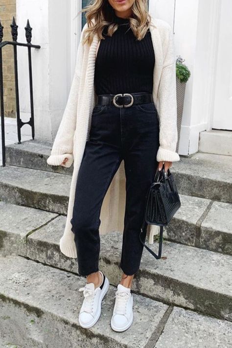 Boots 2020, Mum Fashion, Jeans Mom, Outfit Winter, Jeans Outfit, Fashion Mistakes, Mode Inspo, Looks Chic, Outfit Inspo Fall