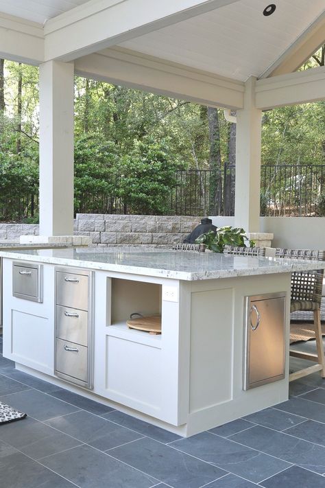 Outdoor Kitchen Design Ideas, Outdoor Kitchen Countertops, Outdoor Kitchen Bars, House Outdoor, Outdoor Kitchen Design Layout, Comfy Seating, Kitchen Outdoor, Kitchen Designs Layout, Diy Outdoor Kitchen