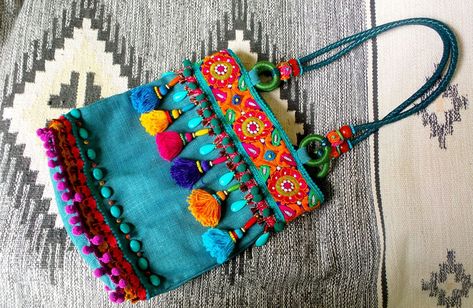 Patchwork Quilting Designs, Boho Chic Bags, Hippie Purse, Bright Boho, Boho Handbags, Diy Event, Denim Crafts, Boho Bags, Handmade Purses