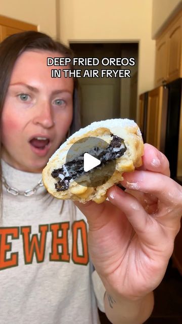 Morgan Chomps on Instagram: "these deep fried @oreo in the air fryer are dangerously easy to make… 👀  #oreos #airfryer #airfryerrecipes #easyrecipes #kidfriendlyrecipes #oreodessert #deepfried #fairfood #birthdaycake #deepfriedoreos" Deep Fried Oreos In Air Fryer, Fried Oreos Air Fryer, Air Fryer Oreos, Fried Oreos Recipe, Deep Fried Oreo, Fried Oreo, Oreo Cakesters, Deep Fried Oreos, Fried Oreos