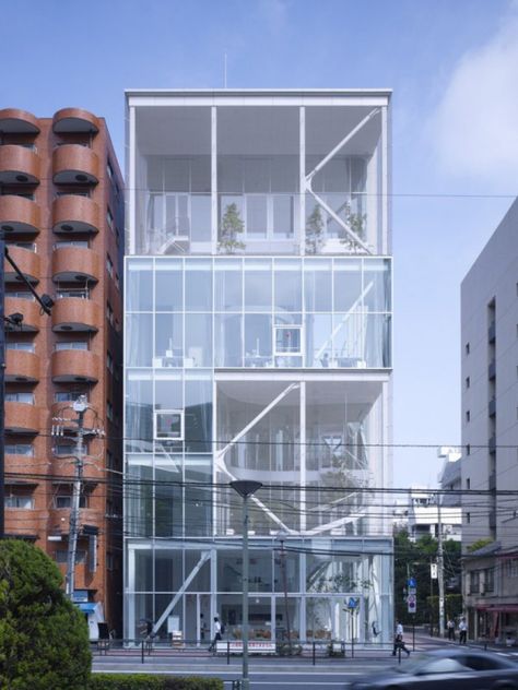 Shibaura House by Kazuyo Sejima. hotography © Shibaura House. House In Tokyo, Kazuyo Sejima, Stone Homes, House Tokyo, Modern Japanese Architecture, Block House, Japan Architecture, Japanese Architect, Structure Architecture