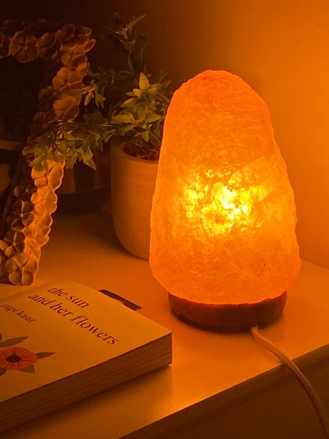 Aesthetic Bedroom Lamp, Sun Bedroom Aesthetic, Sun Lamp Aesthetic, Make Living Room Cozy, Lampe Aesthetic, Warm Lighting Aesthetic, Aesthetic Lamps Bedroom, Salt Lamp Bedroom, Salt Lamp Decor