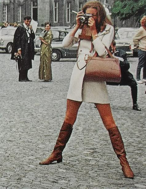 1960s Mod Woman Fashion Photo Smoking Go Go Boots Vintage Womenswear by Christian Montone, via Flickr Mod Fashion Women, 60s 70s Fashion, 60s And 70s Fashion, 70s Inspired Fashion, Fashion 1960s, Sixties Fashion, Mod Fashion, Olivia Palermo, 1960s Fashion