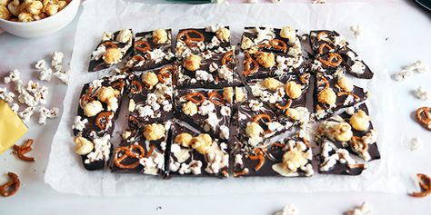 Popcorn Chocolate Bark, Popcorn Bark Recipes, Popcorn Bark, Popcorn Chocolate, Toffee Popcorn, Dark Chocolate Bark, Chocolate Popcorn, Mini Pretzels, Cinnamon Girl