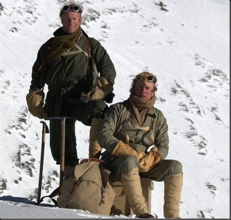 Modern Men in 1924 climbing gear Vintage Mountaineering, George Mallory, Arctic Explorer, Ski House Decor, Arctic Explorers, Monte Everest, Mens Outdoor Clothing, Mountaineering Gear, Climbing Gear