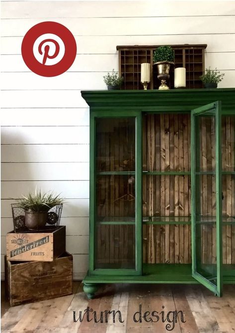 Bar Cabinet Makeover, Green Display Cabinet, Rustic China Cabinet, Vintage Bar Cabinet, Recycler Diy, Antique Furniture Victorian, Painted Hutch, Painting Wooden Furniture, Best Outdoor Furniture