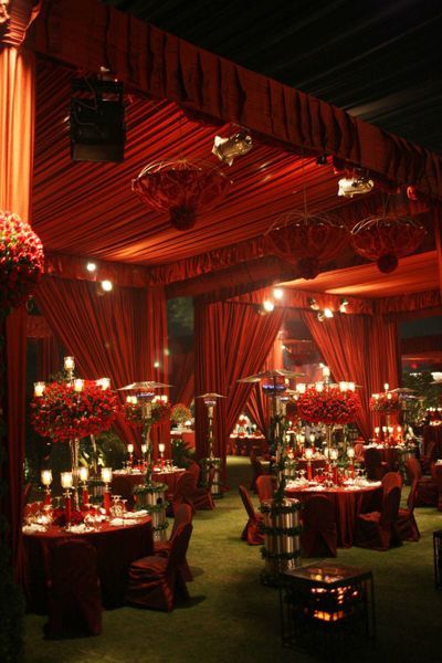 Rose Theme Wedding, Indian Wedding Night, Red Indian Wedding, Royal Wedding Themes, Rose Wedding Theme, Royal Indian Wedding, Wedding Decorator, Indian Wedding Theme, Red Wedding Decorations