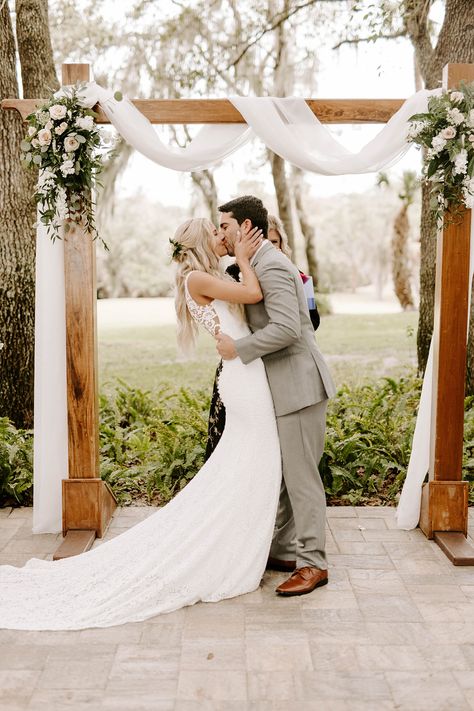 This couple wow'ed the crowd at this simple and elegant outdoor ceremony. Boho Greenery Wedding Arch, Simple Boho Wedding Arbor, Simple Floral Wedding Ceremony, Green Wedding Arch Outdoor Ceremony, Elegant Wedding Ceremony Outdoor, Simple Wedding Arches Outdoors, Wedding Arbor Simple, Wedding Trellis Ideas Arches, Simple Chuppah Ideas Outdoor