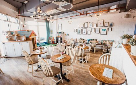 Restaurant With Play Area, Indoor Coffee Shop Design, Play Cafe Interior Design, Restaurant With Playground, Restaurant With Games, Coffee Shop Play Area, Cafe Play Area, Kids Corner In Cafe, Family Cafe Interior