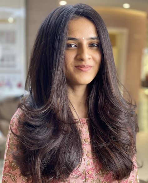 Indian Girl Haircut, U Cut Hairstyle, Girls Haircuts, Indian Hair Cuts, Textured Layers, Curls For Long Hair, Cute Haircuts, Girl Haircut, Gk Questions