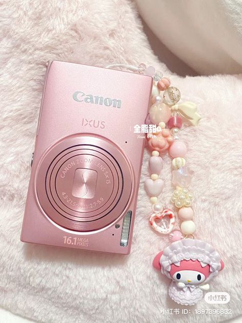 Digi Camera, Fun Beauty Products, Film Camera Photography, Canon Ixus, Pink Camera, Digi Cam, Cute Camera, Retro Gadgets, Classy Tattoos