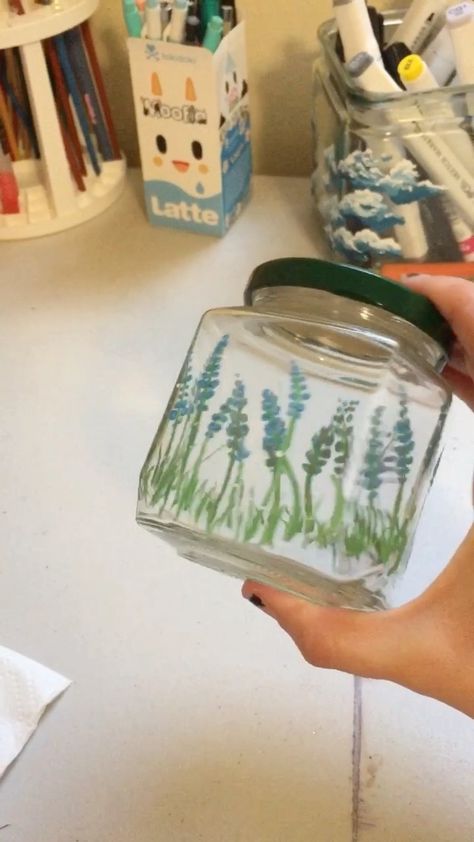 Cute Jars Ideas, Painting Ideas On Jar, Recycle Jars Ideas, Mason Jar Painting Ideas Simple, Jam Jar Painting, Paint Jar Ideas, Diy Painted Jars, Painting Mason Jars Ideas, Candle Jar Painting Ideas