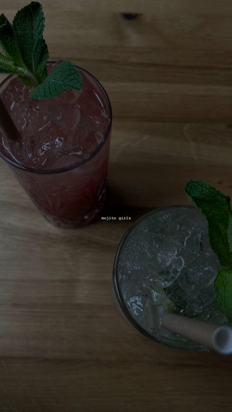 Mojito Aesthetic Night, Mojitos Aesthetic, Mojito Aesthetic, Mojito Drinks, 2023 Diary, Mojito Drink, Drinks Aesthetic, Foto Inspo, Fancy Restaurants