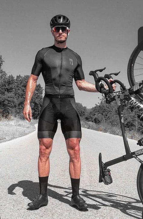 Cycling Outfit Men, Mens Cycling Clothes, Cycling Lycra, Cycling Attire, Sporty Outfits Men, Muscular Legs, Cycling Photography, Leg Day Workouts, Lycra Men