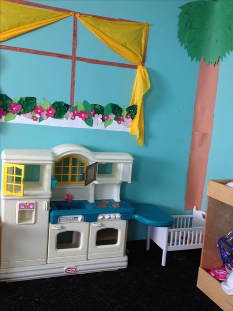 Preschool classroom creative dramatic play dress up house area. LOVE that window Decoration For Preschool, Kitchen Corner Ideas, Classroom Decoration Ideas, Preschool Decor, Diy Classroom Decorations, Preschool Rooms, Corner Ideas, Prek Classroom, Dramatic Play Area