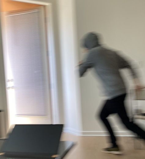 Reaction Pic, Running