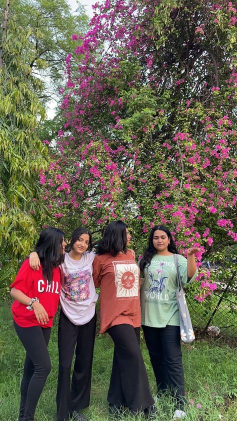 Bodh Gaya, Group Picture Poses, Short Instagram Captions, Ideal Girl, Bullet Journal Cover Ideas, Instagram Dp, Friend Pictures Poses, Bff Photoshoot Poses, Bff Photoshoot