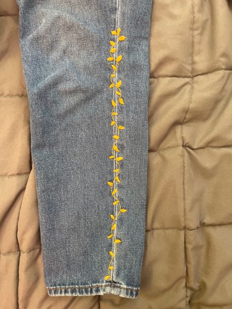 Blue Jeans Embroidery Ideas, How To Embroider Ripped Jeans, Embroidered Ripped Jeans, Jean Embroidery Grunge, Pant Leg Embroidery, Embroidery On Ripped Jeans, Jeans Embroidery Aesthetic, Embroider Jeans Ideas, Embroidery On Jeans Pants