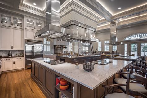 Amazing Pantries, Inspirational Kitchens, Chefs Kitchen Design, Large Modern Kitchen, Luxury Kitchens Mansions, Bar Restaurant Design, Amazing Kitchens, Architecture Restaurant, Kitchen Built In