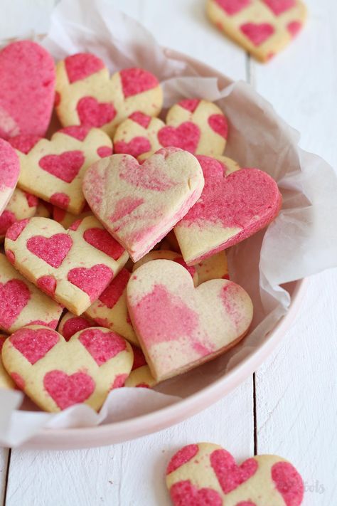 Valentine’s Day Heart Cookies | Bake to the roots Valentines Recipes Desserts, Valentines Sweets, Pink Cookies, Blue Cookies, Paint Cookies, Tea Biscuits, Valentine Desserts, Chocolate Delight, Valentines Day Food