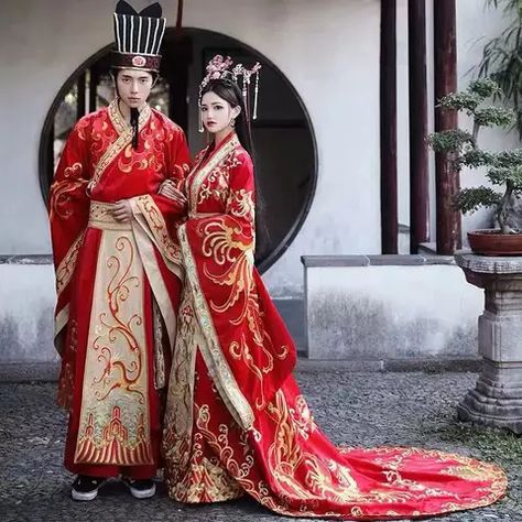 Chinese Traditional Wedding Dress Embroidery High quality Long Cheongsam Stylish Elegant Bride Vintage китайская одежда|Sets| - AliExpress Chinese Empress Dress, Wedding Hanfu, Ancient Wedding, Chinese Wedding Dress Traditional, Chinese Bride, Traditional Chinese Wedding, Chinese Traditional Dress, Ancient Chinese Dress, Ancient Chinese Clothing