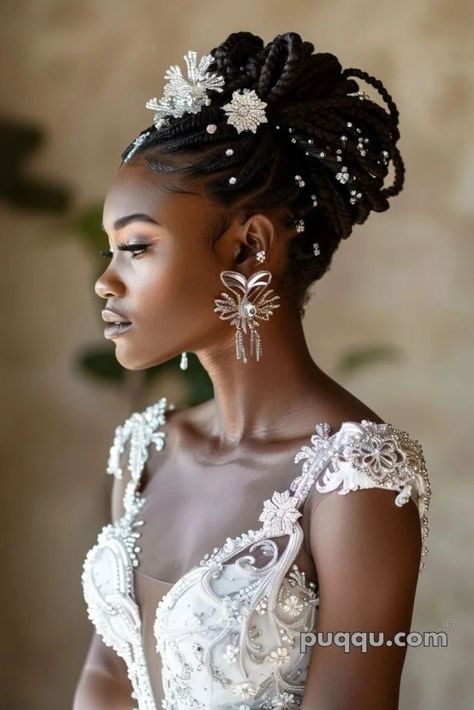 Diy Bridal Hair, Κούρεμα Bob, Black Wedding Hairstyles, Bridal Braids, Classic Updo, Wedding Braids, Timeless Wedding Dress, Wedding Hairstyles Bride, Pelo Afro