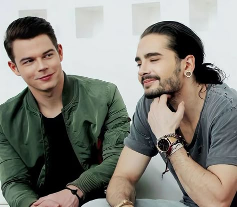 georg listing & tom kaulitz Tom And Georg, Georg Listing, Tom Kaulitz, Tokio Hotel, Last One, Funny Moments, Hello Kitty, Kitty, In This Moment