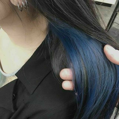 Under Hair Color, Blue Hair Highlights, Hidden Hair Color, Underlights Hair, Hair Color Underneath, Peekaboo Hair, Cute Hair Colors, Hair Color Streaks, Hair Streaks