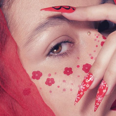 60s flower red and pink freckle makeup look Freckle Makeup Look, Air Photoshoot, Flower Freckles, Kidcore Makeup, Red Face Paint, Freckle Makeup, Abstract Makeup, Red Makeup Looks, Freckles Makeup