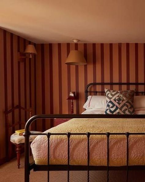 Red and orange striped bedroom. Brinjal Bedroom, Striped Bedroom Walls, Striped Walls Bedroom, Striped Ceiling, Blue Stripe Wallpaper, Striped Bedroom, Stripped Wallpaper, Brown Tile, Orange Sofa