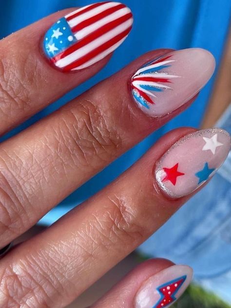 American flag nail art Simple 4th Of July Nail Designs Short Nails, 4 Of July Nails Fireworks, Short American Nails, 4th Of July Nail Ideas For Short Nails, American Flag Nail Art, Flag Nails American 4th Of July, Cute Nails 4th Of July, Easy Firework Nail Design, Usa Nails Designs