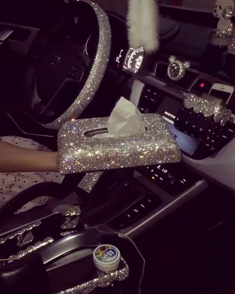 Bling Car Accessories, Girly Car Accessories, Vintage Jeep, Car Deco, Cool Car Accessories, Ferrari Laferrari, Girly Car, Car Essentials, Cute Car Accessories