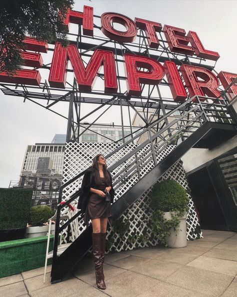 Empire Hotel on Instagram: “Escape to the Empire ✨ #empirehotel #manhattan #staycation #newyorkcity #travel #boutiquehotel 🎥: @bryvisuals” Empire State Building, Empire Hotel Nyc, Staycation Hotel, Empire Hotel, Nyc Hotels, Airport Look, East Side, Gossip Girl, Hotels Room