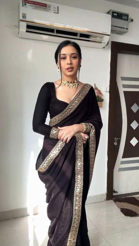 Black Saree Long Sleeve, Saree From Scratch Ideas, Lace Blouses For Saree, Black Lace Saree, Dark Saree, Black Blouse Designs For Saree, Black Blouse Design, Velvet Blouse Designs Indian, Black Velvet Blouse Design