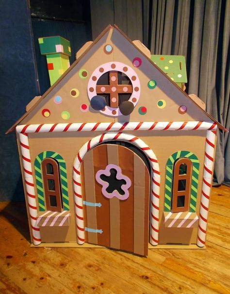 Diy Cardboard Gingerbread House, Gingerbread House Ornaments, Cardboard Gingerbread, Cardboard Gingerbread House, Large Cardboard Boxes, Gingerbread Diy, Easy Holidays Crafts, Diy Snow Globe, Gingerbread Christmas Decor