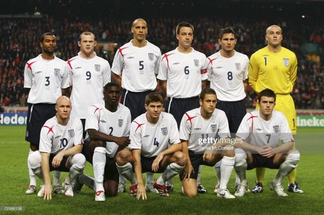 News Photo : The England players pose for a team photo prior... England Football Team, England Players, Friendly Match, Football Photos, England Football, Amsterdam Netherlands, Team Photos, David Beckham, Illustrations And Posters