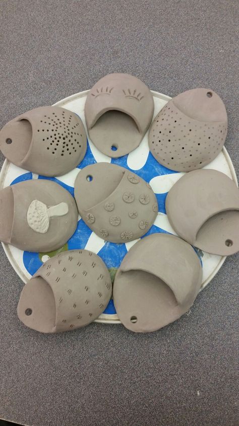 Wall Pockets Clay, Clay Wall Pockets, Pottery Wall Art, Pottery Handbuilding, Slab Pottery, Hand Built Pottery, Clay Wall, Diy Pottery, Pottery Classes