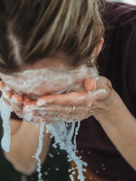 Washing Your Face Aesthetic, Wash Your Face Aesthetic, Face Washing Aesthetic, Wash Face Routine, Wash Face Illustration, Washing Face Aesthetic, Face Wash Video, Face Wash Aesthetic, Face Wash Routine