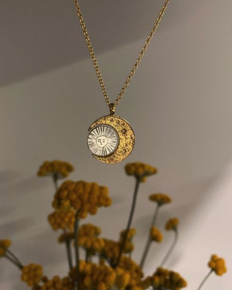 Vintage Aesthetic Jewelry, Sun Moon Necklace, Hippie Look, Dope Jewelry, Classy Jewelry, Jewelry Lookbook, Sun And Moon, Girly Jewelry, Spiritual Jewelry